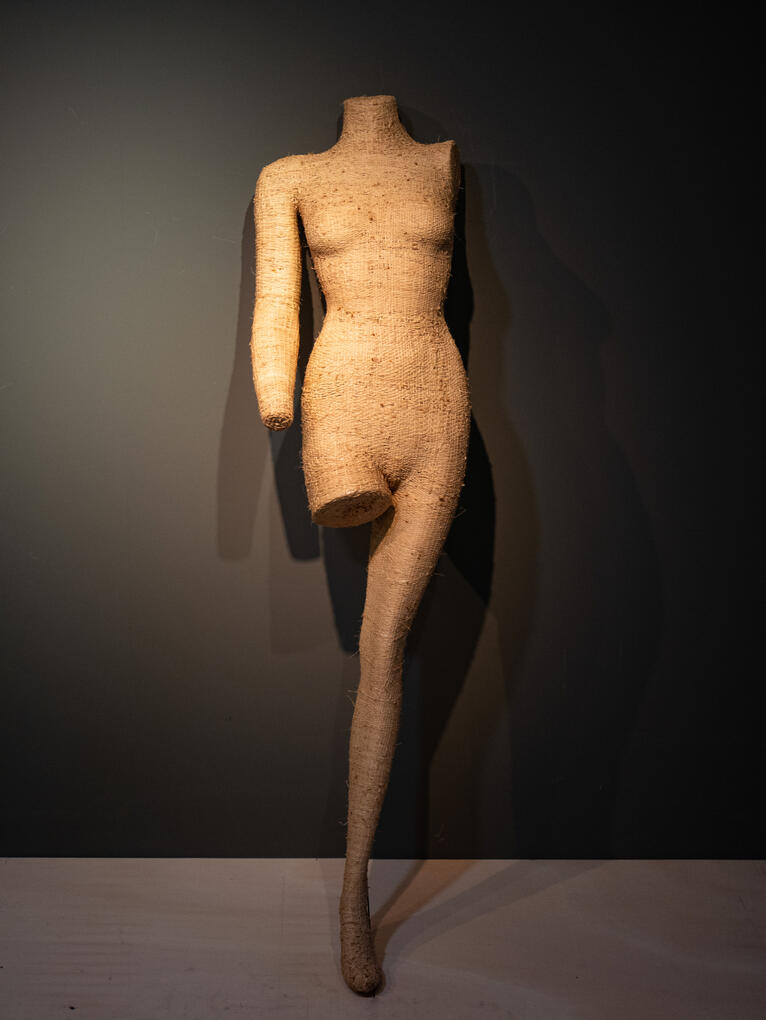 MANEQUIM | 2020 | Rafia, Madeira | 160 x 45cm