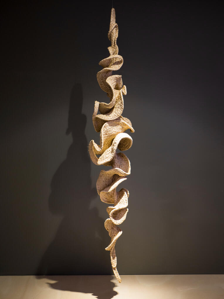 S/TITULO | 2022 Rafia | 210 x 35 x 35 cm