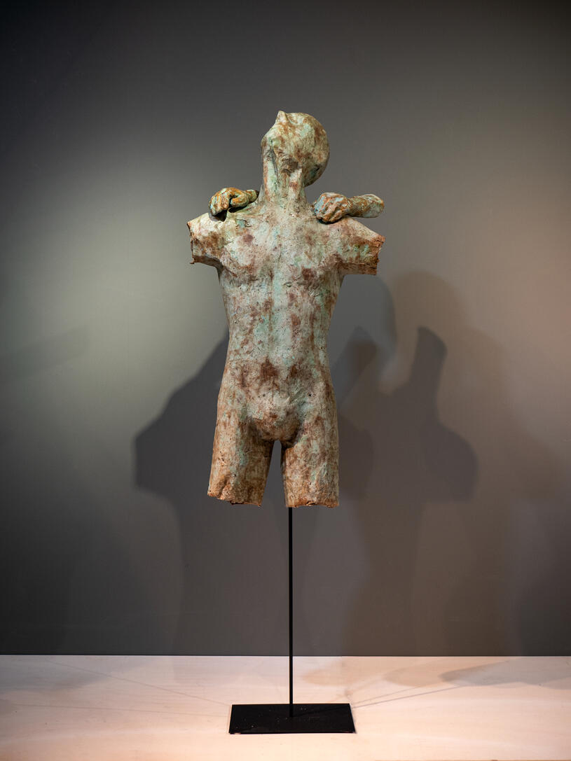 DA SERIE HOMENS DE PAPEL | 2022 | Papel, Pigmentos naturais | 150 x 60 cm