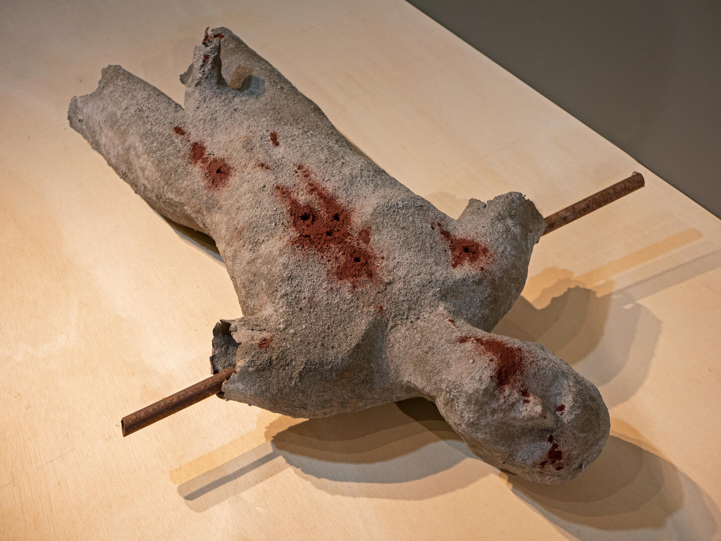 DA SERIE HOMENS DE PAPEL | 2022 | Papel, Cimento, Metal | 120 x 90 cm