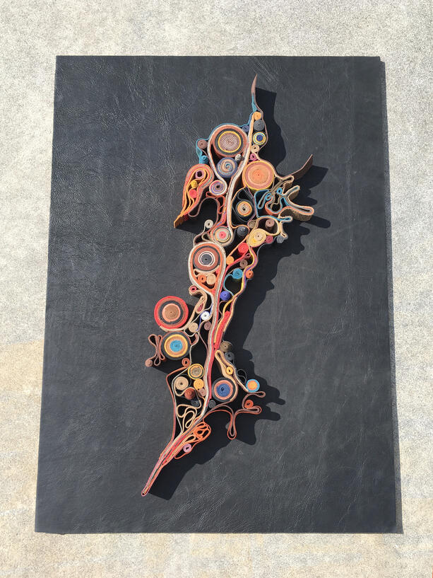 S/TÍTULO | 2019 | Pele, Madeira | 98 x 68 cm