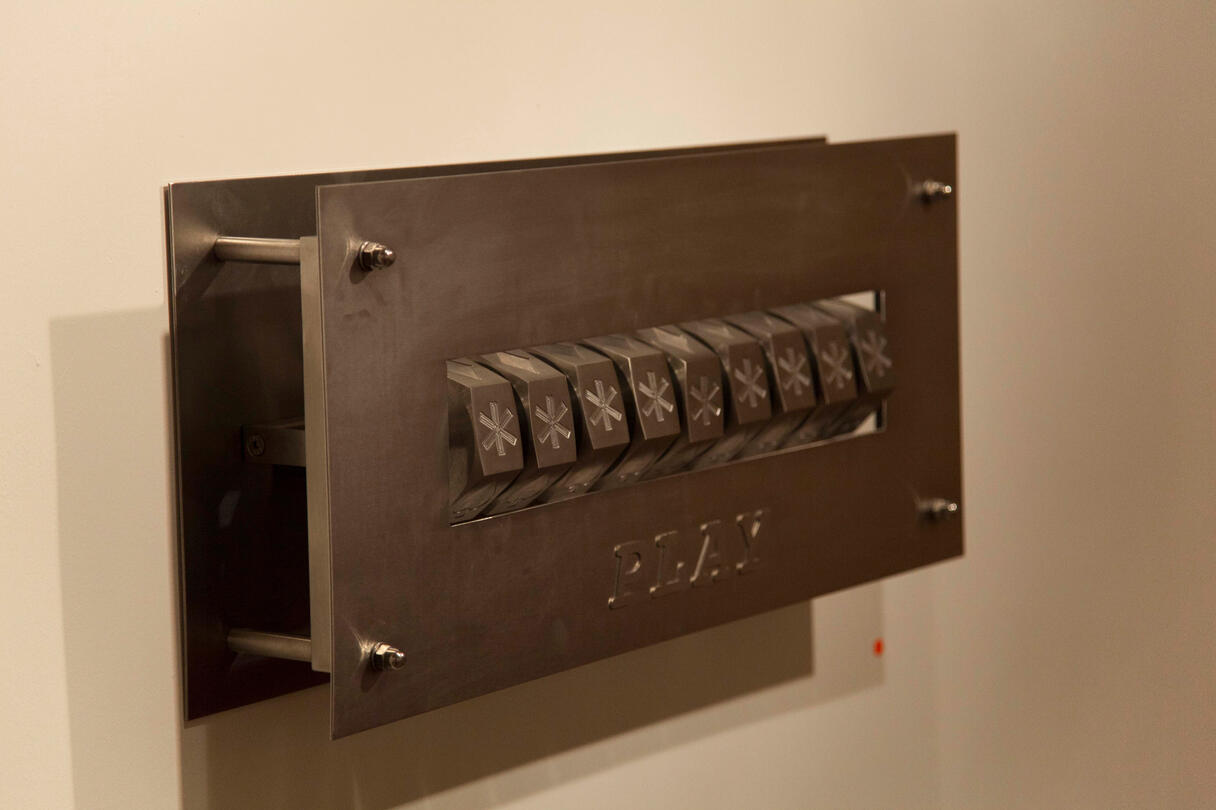 PASSWORD-CARPE DIEM | 2012 Aco inoxidavel | 50 x 80 x 30 cm