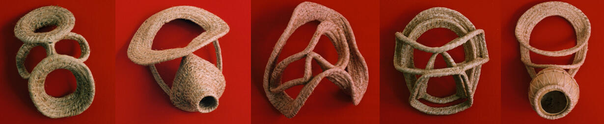 DA SÉRIE &quot;MÁSCARAS MIL&quot; | 2009-2015 | Rafia | 30 x 25 cm