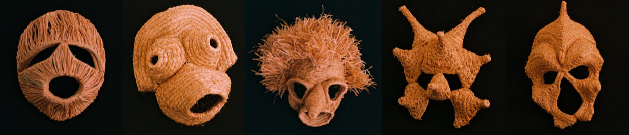 DA SÉRIE &quot;MÁSCARAS MIL&quot; | 2009-2015 | Rafia | 30 x 25 cm