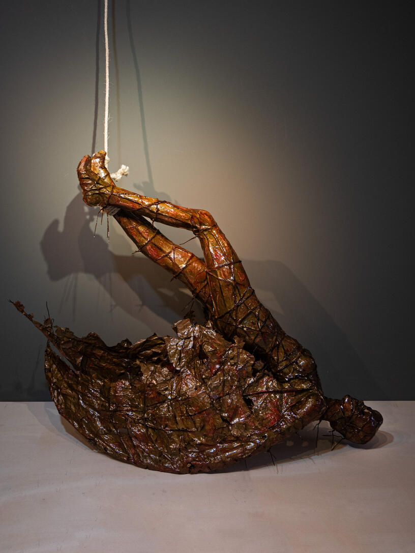 ANJO DOURADO | 2020 | Papel, Metal | 180 cm x 120 cm